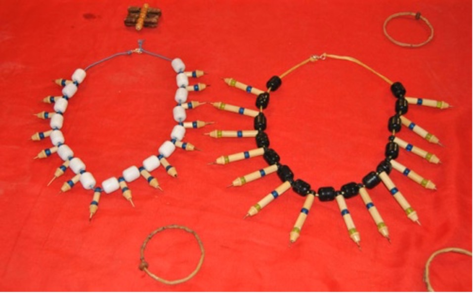 Môu Fraj - Colliers à base de palmier-dattier